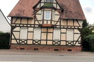 Büdingen-Büches: Großes Fachwerkhaus mit Garten und Nebengebäude!