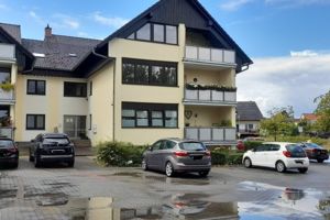 Altenstadt: Gepflegte 3 Zimmerwohnung mit Loggia und Stellplatz!